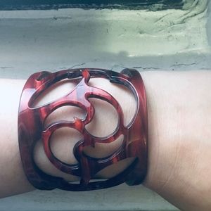 Anthropologie Marbled Lucite Burgundy Wine Red Rose Cut Out Cuff Bangle Bracelet